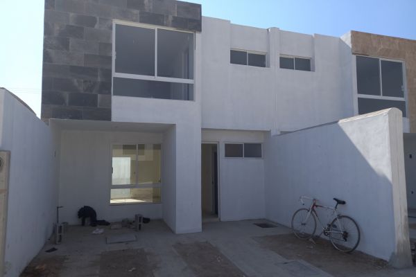 Foto de inmueble en Querubines, Col. Bosques de Jacarandas C.P. 78135, San Luis Potosí