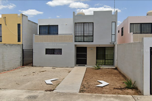 Foto de inmueble en Calle 135, Col. Girasoles de Opichen C.P. 97249, Mérida
