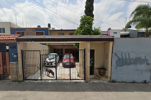 Foto de inmueble en Calle Lateral Periférico Norte 1292 #1296, Col. La Joya C.P. 44300, Guadalajara