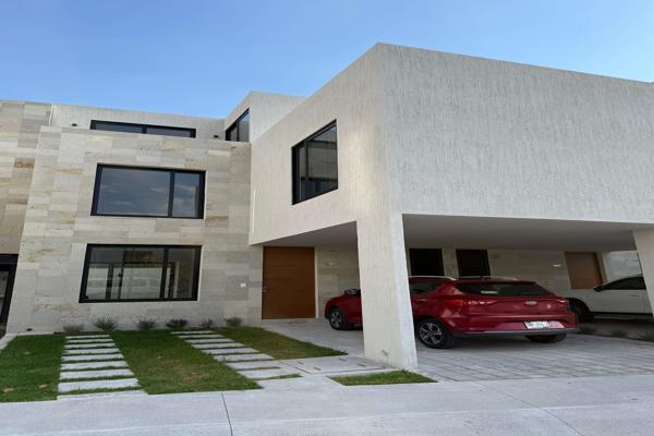 Foto de inmueble en Cto. Estado de Israel, Santiago de Querétaro, Qro. #100, Col. Jurica Pinar C.P. 76100, Querétaro