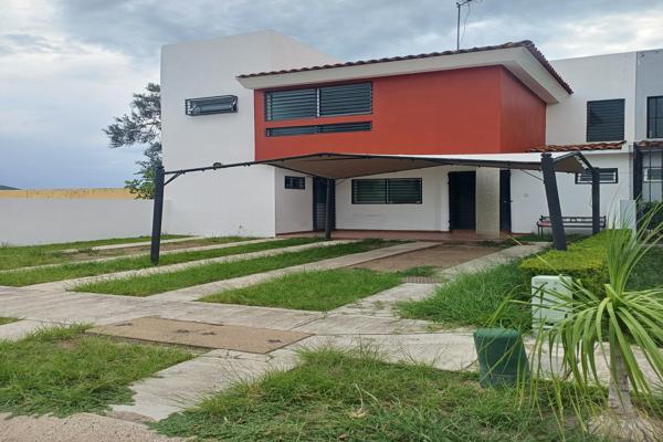 Foto de inmueble en Av. Valle de las flores  #131, Col. Las Víboras (Fraccionamiento Valle de las Flores) C.P. 45640, Tlajomulco de Zúñiga