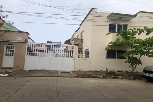 Foto de inmueble en Av Cuauhtémoc, Guadalupe Victoria, Coatzacoalcos, Ver., Col. Guadalupe Victoria C.P. 96520, Coatzacoalcos