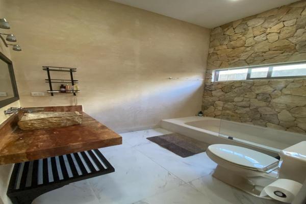 Foto de inmueble en  CASA YAAXCHE  97302 La Ceiba  Yuc., Col. Residencial Xcanatún C.P. 97302, Mérida