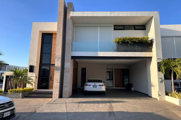 Foto de inmueble en Paseo Paraíso, Col. Marina Mazatlán C.P. 82103, Mazatlán