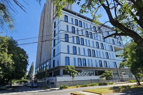 Foto de inmueble en Av de Las Rosas, Col. Chapalita C.P. 44500, Guadalajara