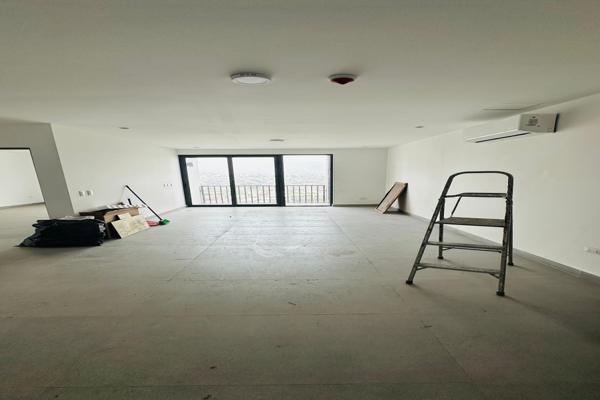 Foto de inmueble en Avenida Zapopan 100 #100, Col. Los Cedros C.P. 64370, Monterrey