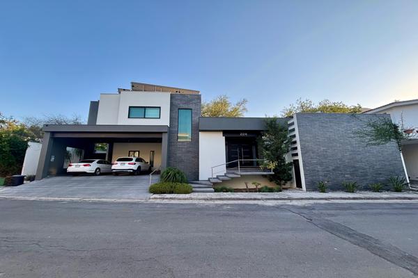 Foto de inmueble en Calle Nogal , Col. Valle Alto C.P. 64989, Monterrey
