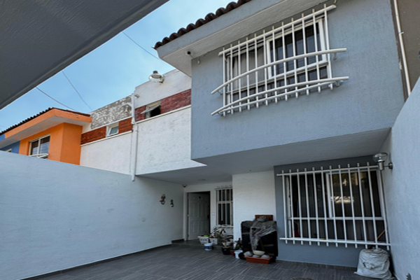 Foto de inmueble en Avenida Padre Xavier Scheifler de Amezaga #614, Col. Parques del Bosque C.P. 45609, San Pedro Tlaquepaque