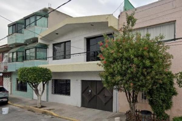 Foto de inmueble en TENIENTE ROBERTO GOMEZ MORENO, Col. Escuadrón 201 C.P. 09060, Iztapalapa