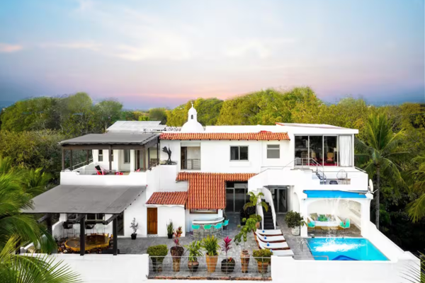 Foto de inmueble en Boulevard Francisco Medina Ascencio 2500 #2500, Col. Zona Hotelera Norte C.P. 48333, Puerto Vallarta
