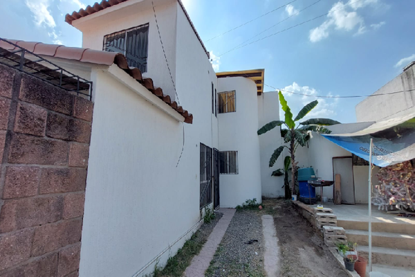 Foto de inmueble en LAGUNA GUZMAN  #12, Col. Hacienda Santa Fe C.P. 45653, Tlajomulco de Zúñiga