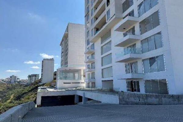 Foto de inmueble en Senda de Calandrias, Lomas de Carretas, 76067 Santiago de Querétaro, Qro., Col. La Laguna C.P. 76067, Querétaro