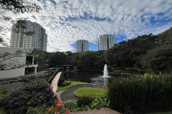 Foto de inmueble en Avenida Portón de las Flores #36, Col. Lomas Country Club C.P. 52779, Huixquilucan