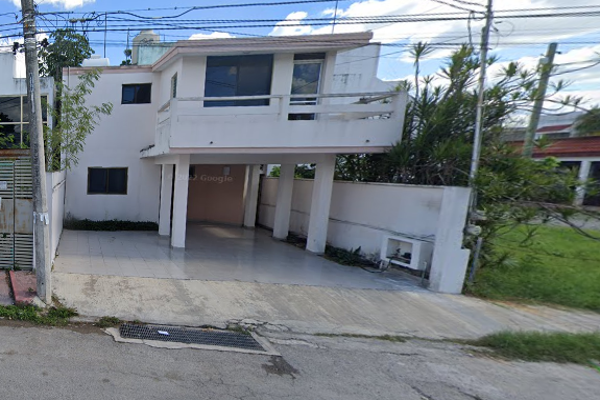 Foto de inmueble en Calle 31 #s/n, Col. Los Pinos C.P. 97138, Mérida