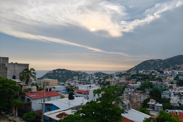 Foto de inmueble en Av. Vicente Guerrero 13, Adolfo Lopez Mateos, 39470 Acapulco de Juárez, Gro., Col. Adolfo López Mateos C.P. 39470, Acapulco de Juárez