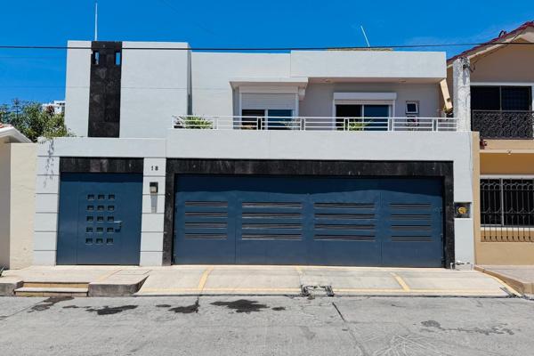 Foto de inmueble en a 200 metros del Malecón y la Playa, Col. Flamingos C.P. 82149, Mazatlán