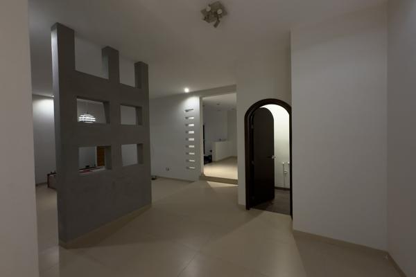 Foto de inmueble en Avenida Jacarandas 465 #465Int. 438, Col. Tabachines C.P. 36615, Irapuato