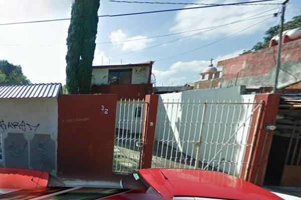 Foto de inmueble en Calle de las Flores, Col. Octaviano Alanis C.P. 60073, Uruapan