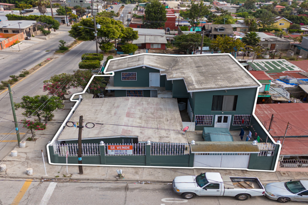 Foto de inmueble en Calle Constituyentes de 1917, Col. Piedras Negras C.P. 22830, Ensenada