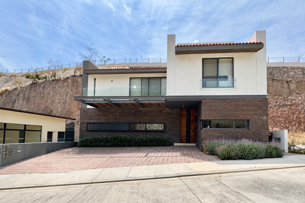 Foto de inmueble en PV4H+96, 58254 Morelia, Michoacán #s/n, Col. Corporativos Tres Marías C.P. 58254, Morelia