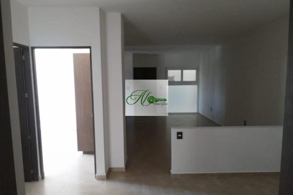 Foto de inmueble en Av. de la Salvación, Balcones Coloniales, 76144 Santiago de Querétaro, Qro., Col. Bolaños C.P. 76144, Querétaro