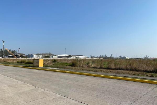 Foto de inmueble en Carretera federal Xalapa , Col. Delfino Victoria (Santa Fe) C.P. 91690, Veracruz