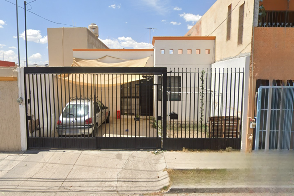 Foto de inmueble en Gregorio Giacinti, Col. Versalles 2a Sección C.P. 20285, Aguascalientes