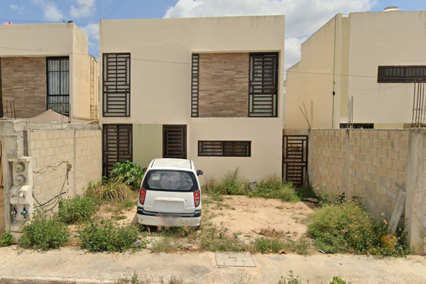 Foto de inmueble en 97249 Mérida, Yucatán #s/n, Col. Paseos de Opichen C.P. 97246, Mérida