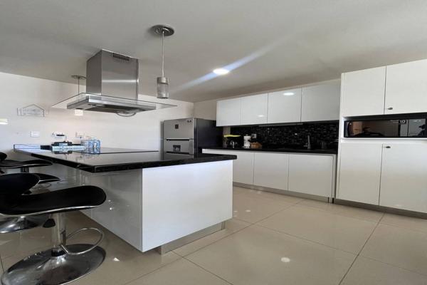 Foto de inmueble en Avenida del Mar, Col. Playas del Sol C.P. 82148, Mazatlán