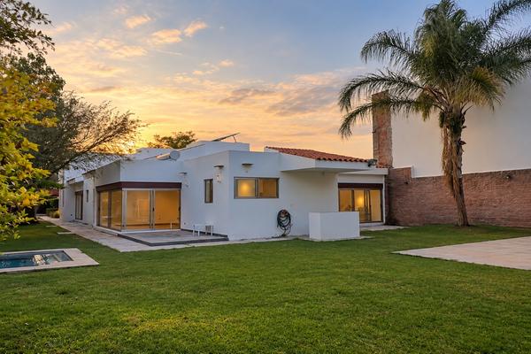Foto de inmueble en Casa EN Venta EN LA Herradura | 1,200 M2 DE Terreno | Alberca Y Cancha Multiusos, Col. Campestre La Herradura C.P. 20100, Aguascalientes