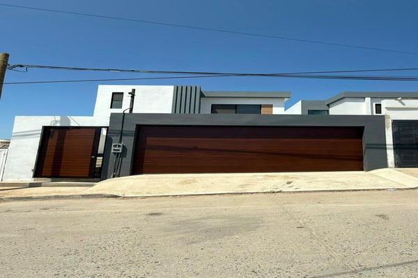 Foto de inmueble en Calle 11, Col. Revolución C.P. 22830, Ensenada