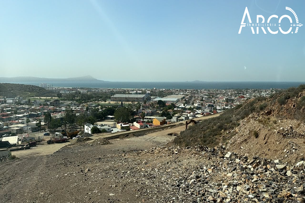 Foto de inmueble en Blvd. Circuito El Mirador, Col. Valle Dorado C.P. 22890, Ensenada