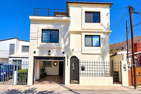 Foto de inmueble en Lago Victoria, Col. Valle Dorado C.P. 22890, Ensenada