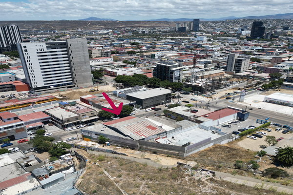 Foto de inmueble en Av. Juan Sarabia, Col. Zona Norte C.P. 22000, Tijuana