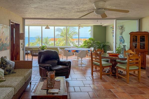 Foto de inmueble en Jalisco 252, Col. Puesta del Sol C.P. 28868, Manzanillo