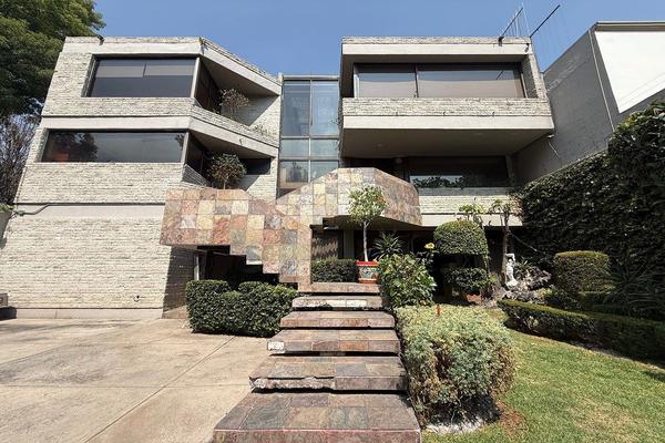 Foto de inmueble en Ahuehuetes Nte, Col. Bosques de las Lomas C.P. 05120, Cuajimalpa de Morelos
