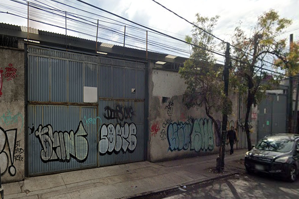 Foto de inmueble en Calzada de la viga, Col. El Triunfo C.P. 09430, Iztapalapa