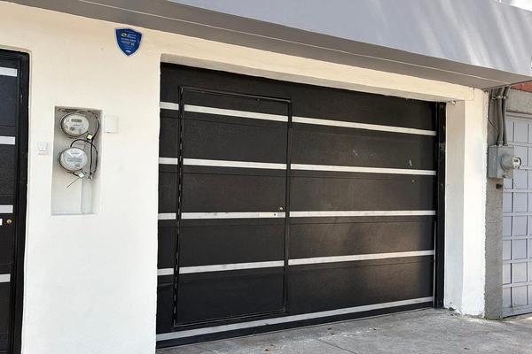 Foto de inmueble en CALZADA DE TLALPAN, Col. Xotepingo C.P. 04610, Coyoacán