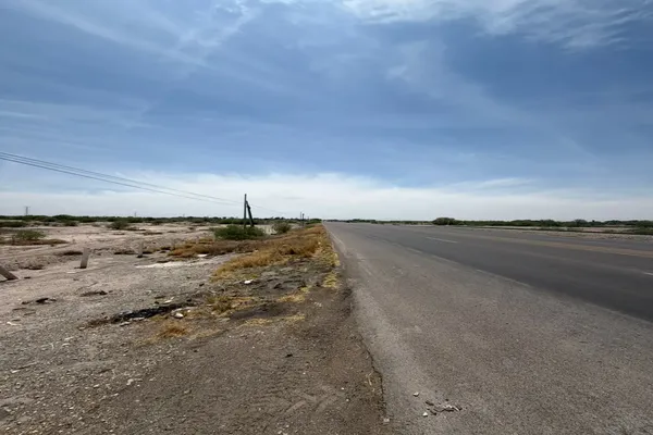 Foto de inmueble en CARRETERA GOMEZ PALACIO - TLAHUALILO, Col. Santa Cruz Luján C.P. 35119, Gómez Palacio