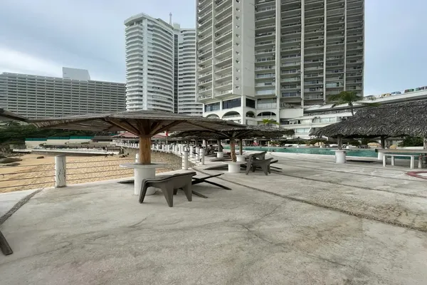 Foto de inmueble en AVENIDA COSTERA ALEMAN #93, Col. Club Deportivo C.P. 39690, Acapulco de Juárez