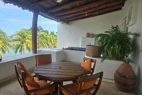 Foto de inmueble en Blvd. Playa Linda, Col. Marina Ixtapa C.P. 40880, Zihuatanejo de Azueta