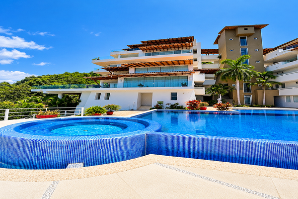 Foto de inmueble en CONTRAMAR, Col. Marina Ixtapa C.P. 40880, Zihuatanejo de Azueta