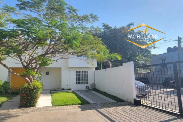 Foto de inmueble en P. DEL MIRADOR, Col. Villas las Garzas C.P. 40880, Zihuatanejo de Azueta