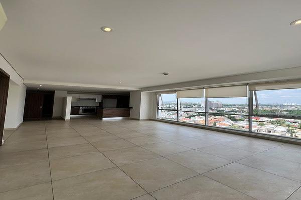 Foto de inmueble en Av. Economos, Col. Arcos de Guadalupe C.P. 45037, Zapopan