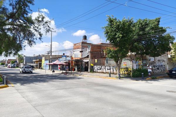 Foto de inmueble en Av. Zalatitan, Col. Basilio Badillo C.P. 45406, Tonalá