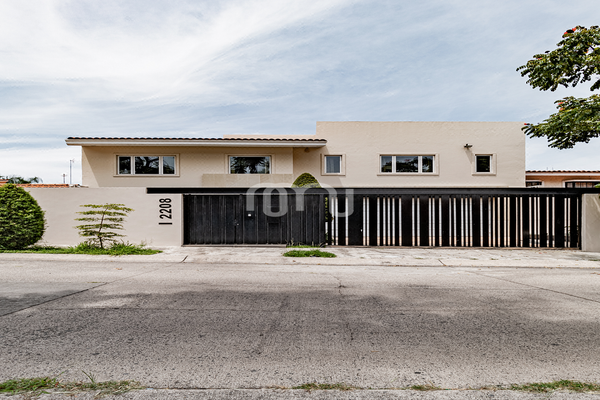 Foto de inmueble en Cto. de las Flores Nte., Col. Bugambilias C.P. 45238, Zapopan