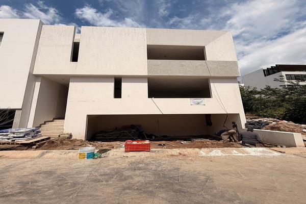 Foto de inmueble en Prol. Av. Las Fuentes, Col. Cerro Del Tesoro C.P. 45608, San Pedro Tlaquepaque