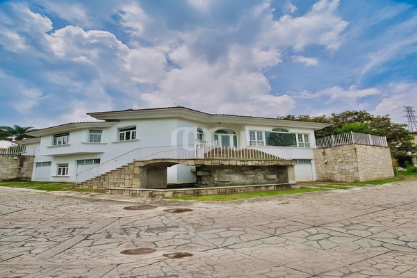 Foto de inmueble en AVv. del Bufalo, Col. Ciudad Bugambilia C.P. 45237, Zapopan