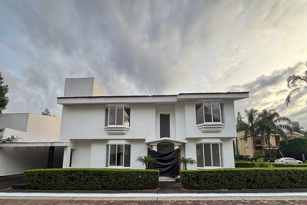 Foto de inmueble en Paseo del Jardin sur, Col. Colomos Patria C.P. 45110, Zapopan