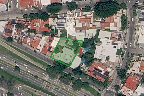 Foto de inmueble en Av. Lázaro Cárdenas, Col. Jardines del Bosque Centro C.P. 44520, Guadalajara